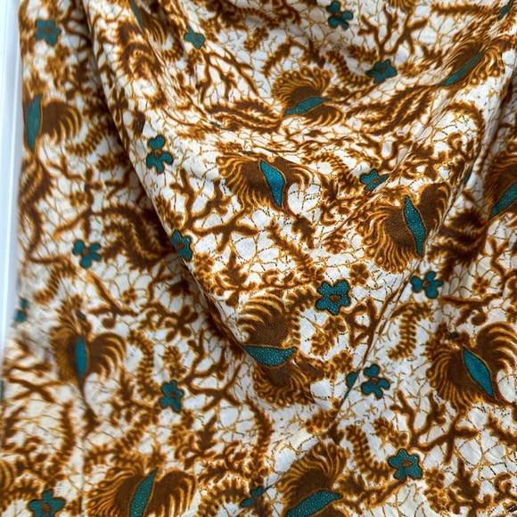 NWT! CHARINA SARTE Floral Print One-Shoulder Blouse in a large - Picture 4 of 7